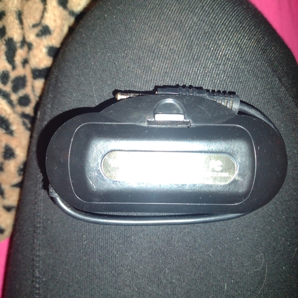 iHome Wireless FM Transmitter for Your Car Any Cell Phone Computer 3.5mm Jack - Picture 5 of 6